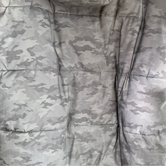 Men's Gray Reflective Camo Puffer Jacket - Sz M - Picture 7 of 9